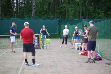 Aikuisten kesäkurssin osallistujia